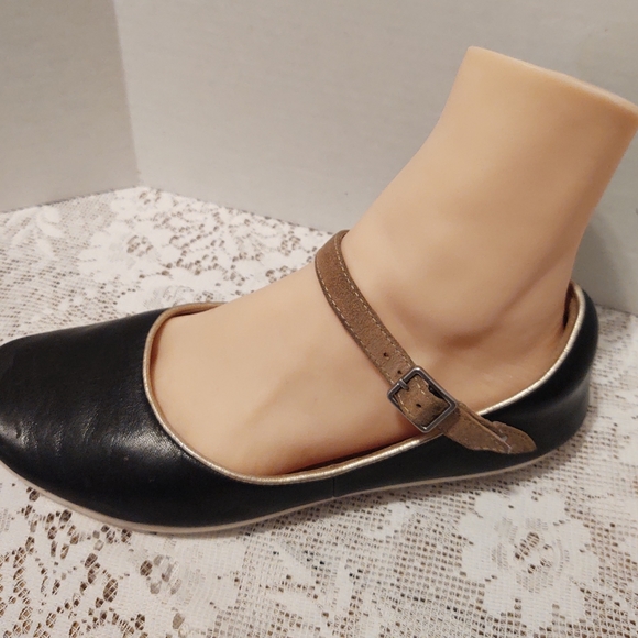 Clarks Artisan Shoes - Clark's Artisan Ballet Flat,7M. $15